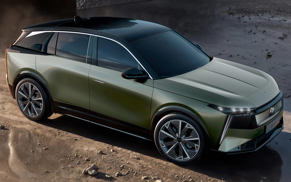 Tre Quarti Anteriore della DS N 7 Color Verde Seta Tre Quarti Anteriore della DS N 7 Color Verde Seta